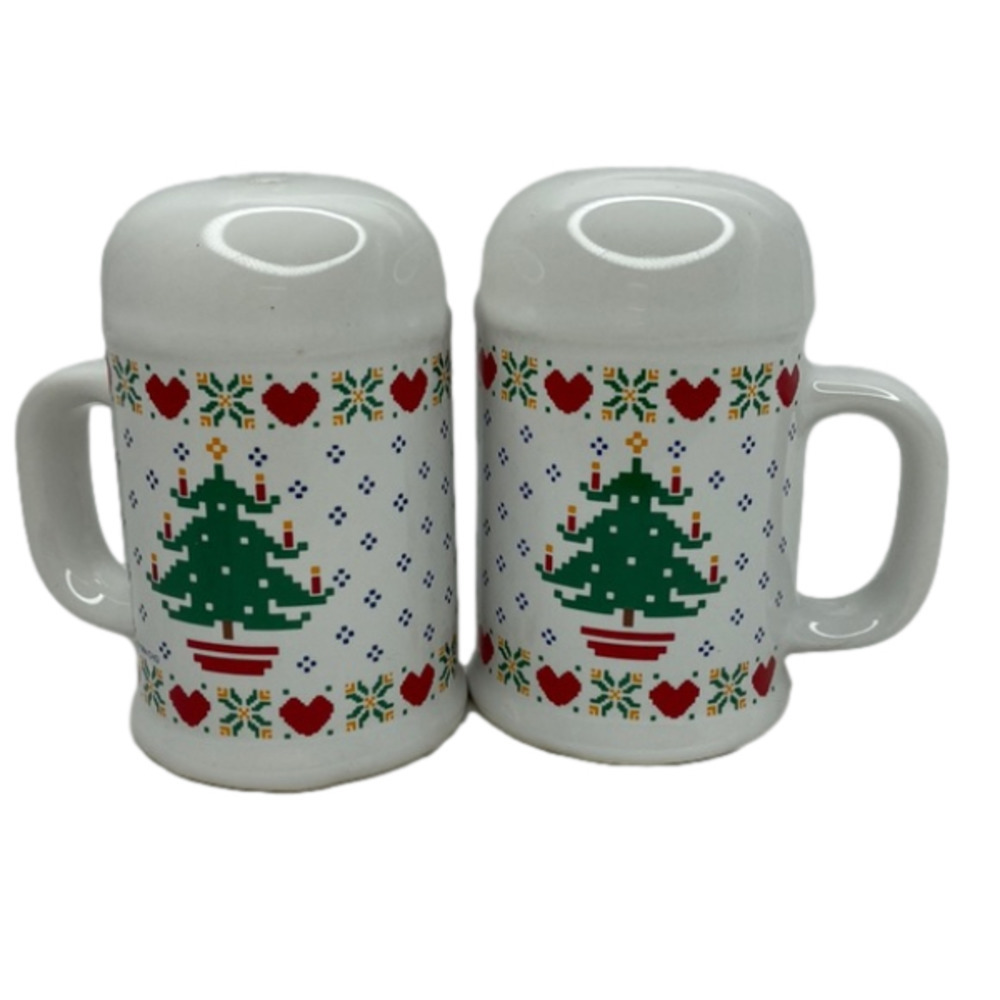 NEW AVENUES HomeSpun Holiday Holiday Tree Salt and Pepper Shakers Vintage 1984